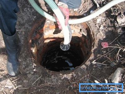 Планирано почистване на шахтата за отпадни води. Планирано почистване на шахтата за отпадни води.