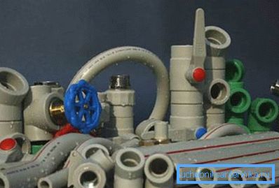 Пластмасовите тръби са най-модерните елементи на водоснабдителната система.