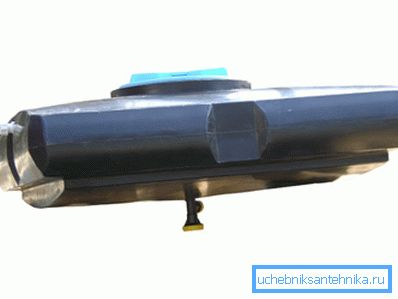 Пластмасов резервоар с вградена помпа за напояване Пластмасов резервоар с вградена помпа за напояване
