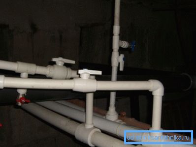 Пластмасово водоснабдяване Пластмасово водоснабдяване