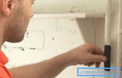 Повредената пластмасова тръба трябва да бъде напълно подменена Повредената пластмасова тръба трябва да бъде напълно подменена