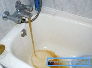 Повишеното съдържание на желязо може понякога да бъде определено от ръждив цвят.