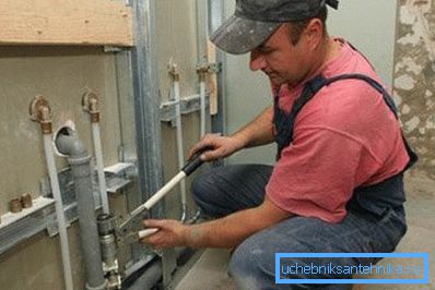 Ако имате умения, можете да сглобите системата за водоснабдяване сами вкъщи Ако имате умения, можете да сглобите системата за водоснабдяване сами вкъщи