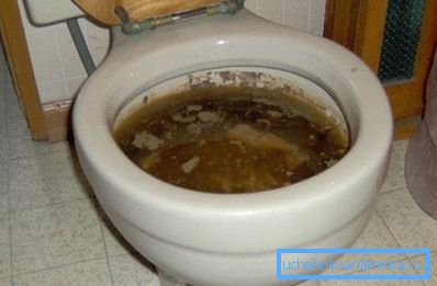 При запушване водата не излиза от купата дълго време. При запушване водата не излиза от купата дълго време.