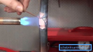 Появата трябва да запълни напълно пролуката на инсталацията Появата трябва да запълни напълно пролуката на инсталацията
