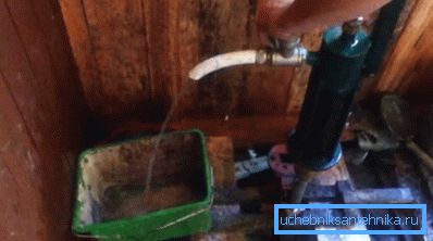 Изпомпваме вода, докато се появи ясен поток. Изпомпваме вода, докато се появи ясен поток.