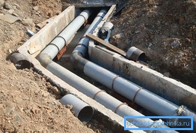 Полагане на тръбопроводи в тавата. Полагане на тръбопроводи в тавата.