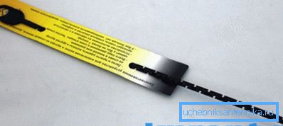 Просто устройство за премахване на космите и малки отломки от мивката. Просто устройство за премахване на космите и малки отломки от мивката.