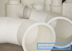 Размерите на PVC тръби с диаметър 120 мм са най-оптимални за подреждане на вентилацията Размерите на PVC тръби с диаметър 120 мм са най-оптимални за подреждане на вентилацията