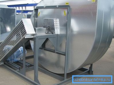 Коланът е защитен от корпус. Коланът е защитен от корпус.