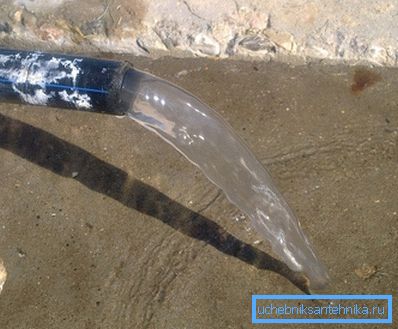 Изцедете водата доколкото е възможно. Изцедете водата доколкото е възможно.