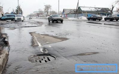 Съдържанието на дъждовния душ се изхвърля в резервоара или в релефа без почистване.