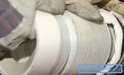 Свързване на отводнителна тръба с канализационна тръба Свързване на отводнителна тръба с канализационна тръба
