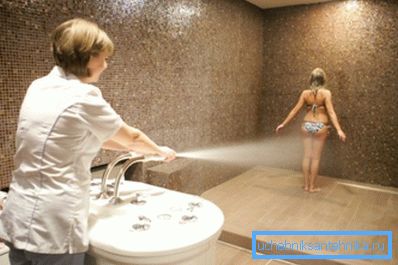 Специалистът пръска джета
