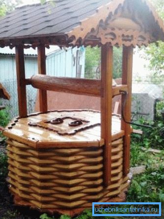 Конструкцията е завършена с капак. Конструкцията е завършена с капак.