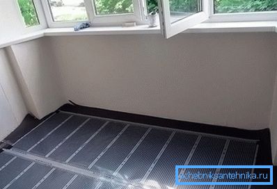 Топъл под на лоджията