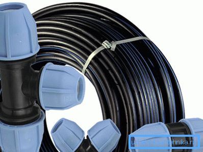 Тръби за лятно водоснабдяване HDPE с компресионни фитинги Тръби за лятно водоснабдяване HDPE с компресионни фитинги