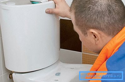 Научете как да премахнете изтичането на тоалетна Научете как да премахнете изтичането на тоалетна