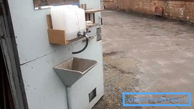 Мивка, прикрепена към вратата Мивка, прикрепена към вратата