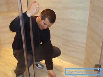 Монтиране на вратата на кабината. Монтиране на вратата на кабината.