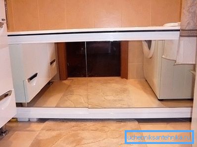 Екран с огледални движещи се елементи