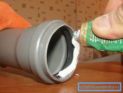 Елиминирайте изтичането, като използвате уплътнител към уплътнителя