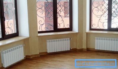 Устройствата трябва да бъдат поставени под прозорците. Устройствата трябва да бъдат поставени под прозорците.