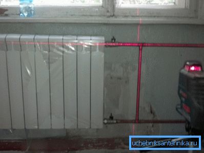 Поставяме го хоризонтално на нивото. Поставяме го хоризонтално на нивото.
