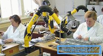Качулката е инсталирана над всяка работна маса. снимка Качулката е инсталирана над всяка работна маса. снимка