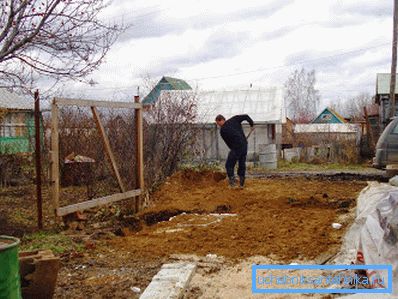 Заспейм и аз потъпкваме глина.